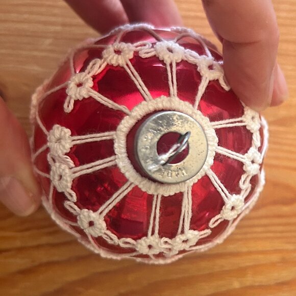 Vintage Hand Tatted Fuchsia Pink Red Glass Christmas Ornaments Set of 2 1950s - Picture 4 of 6